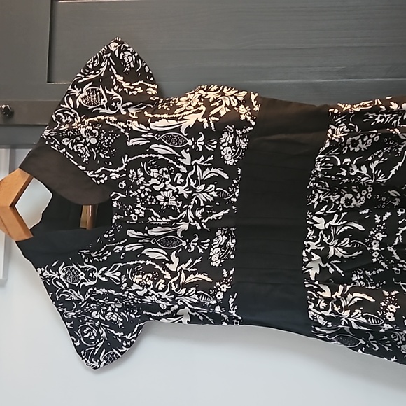 Empire Waist Black and White Pinapple Dress - Picture 3 of 3